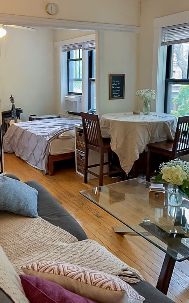 Photo - 643 W Arlington Pl Unit 2