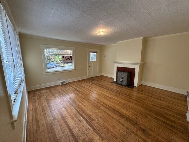 Photo - 205 NE Bryant St