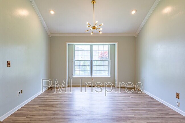 Photo - 2404 Buckingham Cir