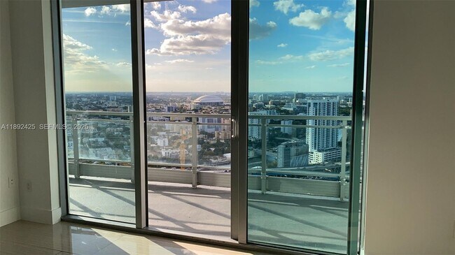 Photo - 90 SW 3rd St Unidad 3907