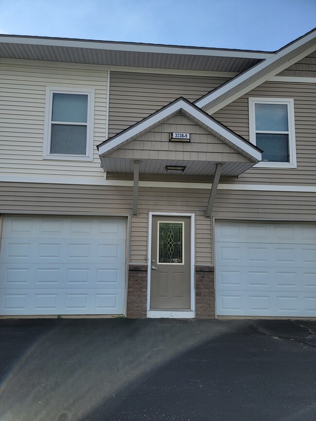 3738 Riverbed Ln SE Condo Unit 9 Condo for Rent in Caledonia, MI