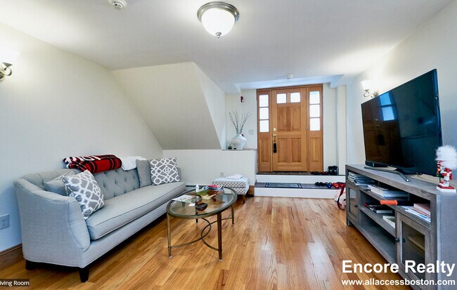 12 S Russell St Unit 1