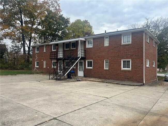 Photo - 476 Graham Rd Unit 4