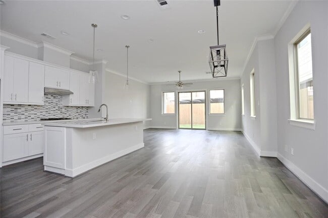 Photo - 513 W Bell St