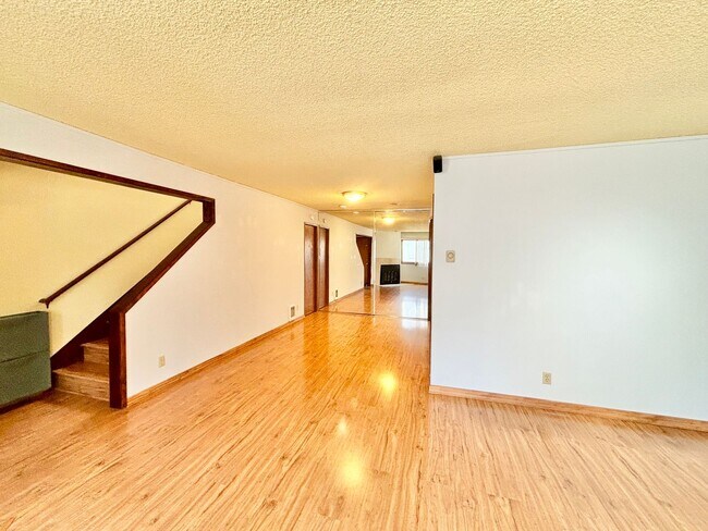 Photo - Spacious 2-Story Condo in Crossroads Commu... Unidad A12