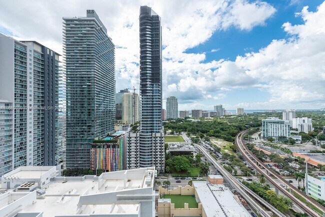 Photo - 79 SW 12th St Unidad 2605-S