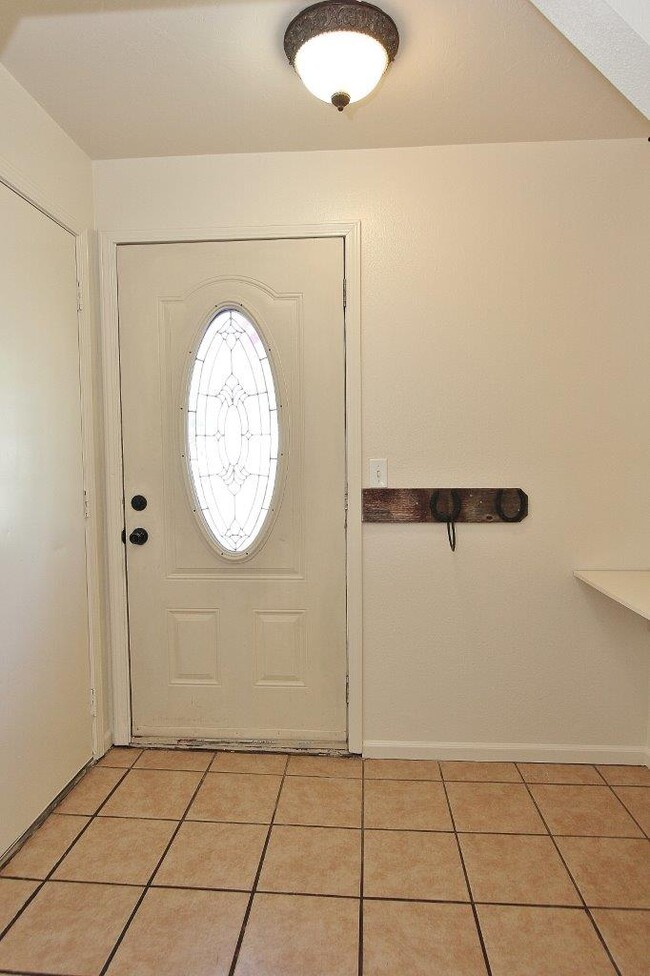 Photo - 816 S Wardwell Ave