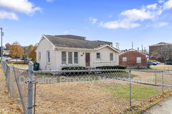 Photo - 802 Ramsey St