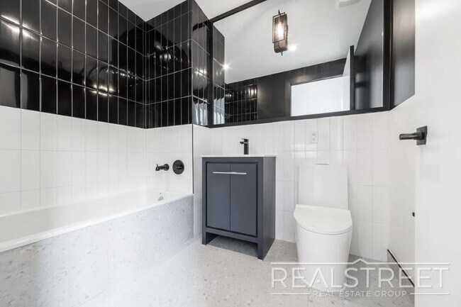 Photo - STUNNING STUDIO | PERFECT STARTER APARTMENT -Skyline Views-Full amenity building-Stainless steel kit Unidad 2D