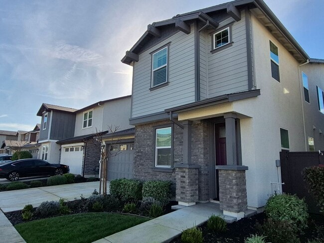 Photo - Gorgeous 4 Bedroom 3.5 bath with loft