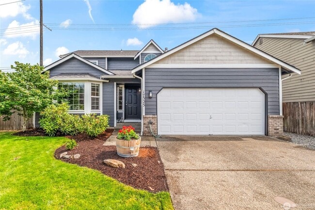 Building Photo - Amazing 4 br 2.5 bedroom 2000 sqft home!