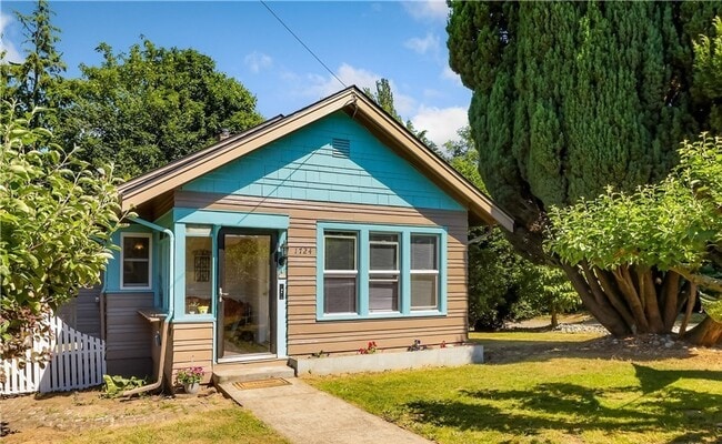 Photo - 4 bedroom + 2 Bonus Basement Rooms near Downtown Bellingham!