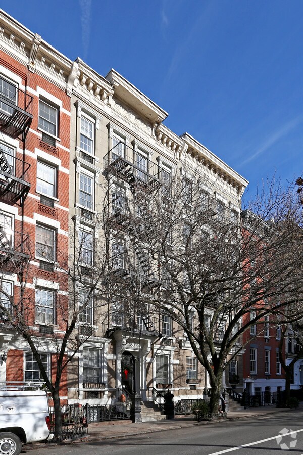 Photo - 333 W 21st St