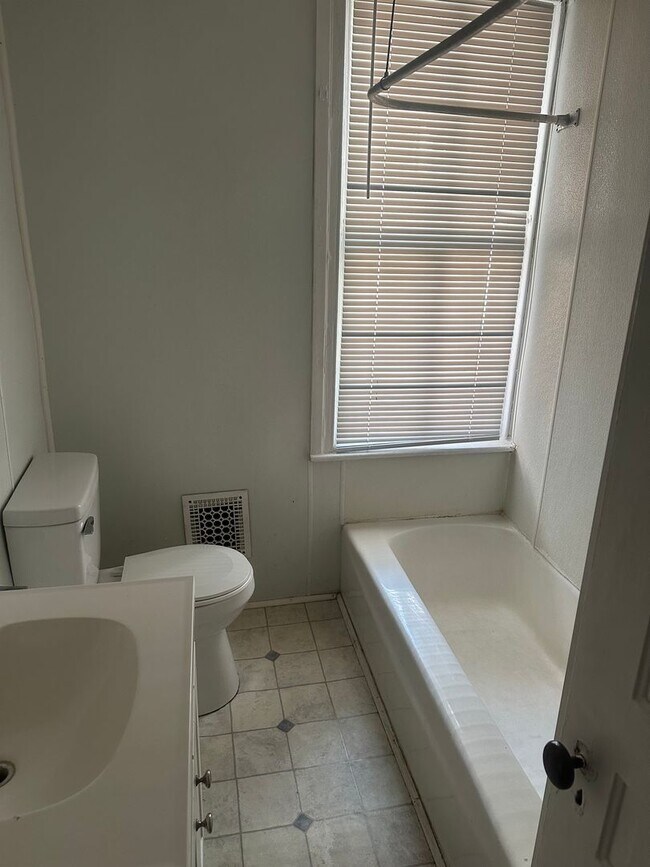 Photo - 950 W Princess St Unit 2nd Floor