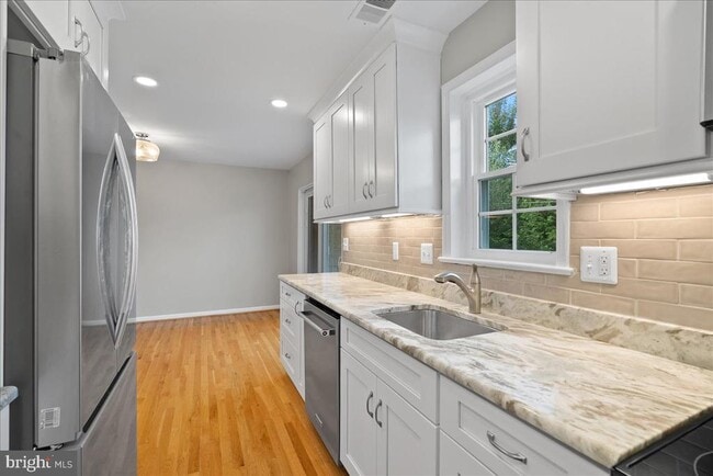 Photo - 17 W Chapman St