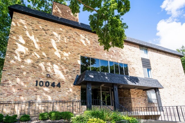 Nicollet Woods Apartments