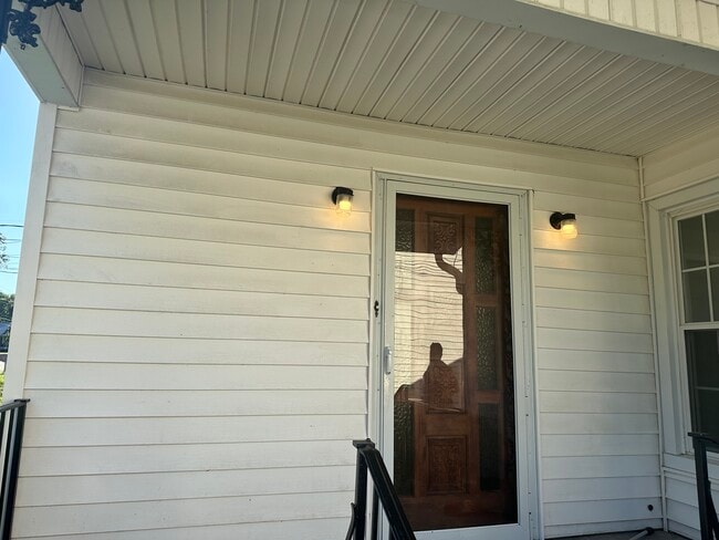 Photo - 1107 Markham Ave Casa