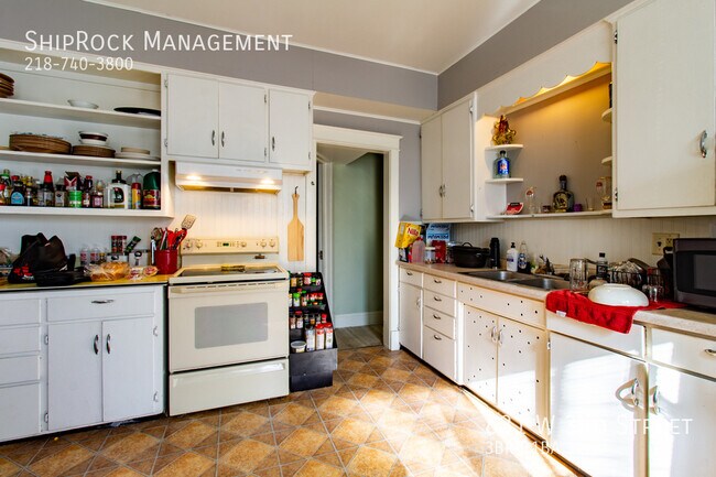 Photo - 831 W 3rd St