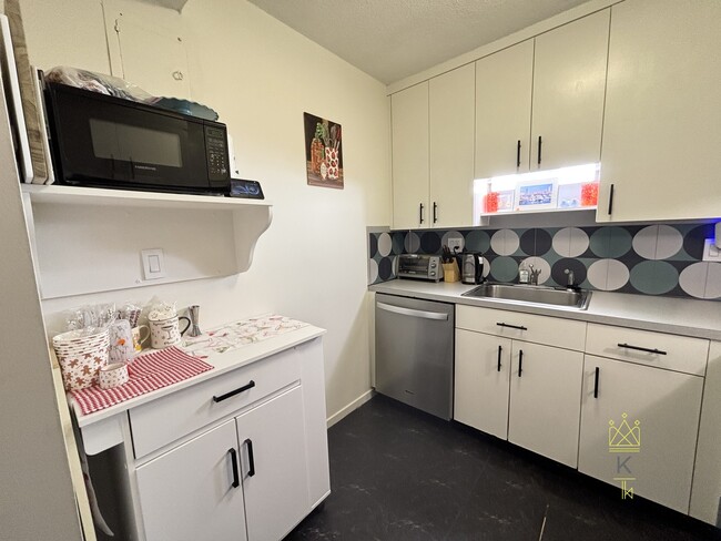 Photo - 19 Winchester St Unit 102 NO PARKING