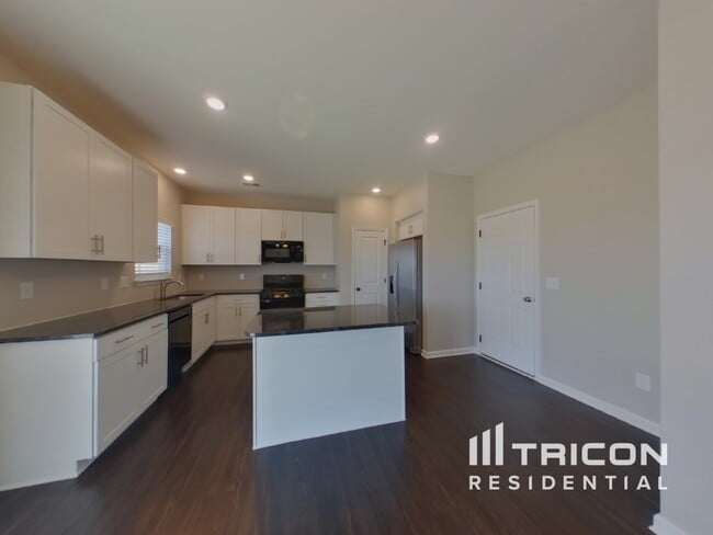 Photo - 715 Pollyanna Dr