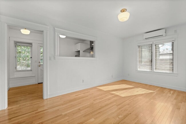 Photo - Adorable 1 bed / 1 bath Stand-Alone Bungalow in the Heart of Echo Park with Laundry & Parking Unidad 1712 1/2
