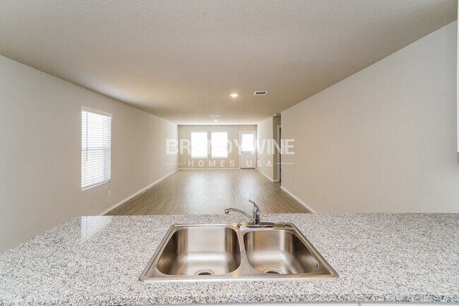 Photo - 1 MONTH FREE! $5 APP FEES!!