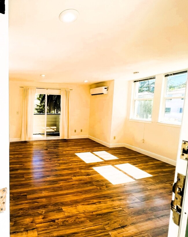 Photo - 1440 Lincoln Ave