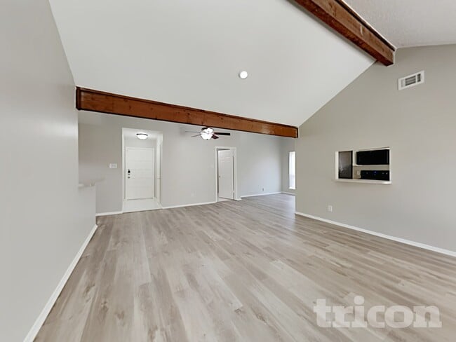 Photo - 1110 Poppets Way