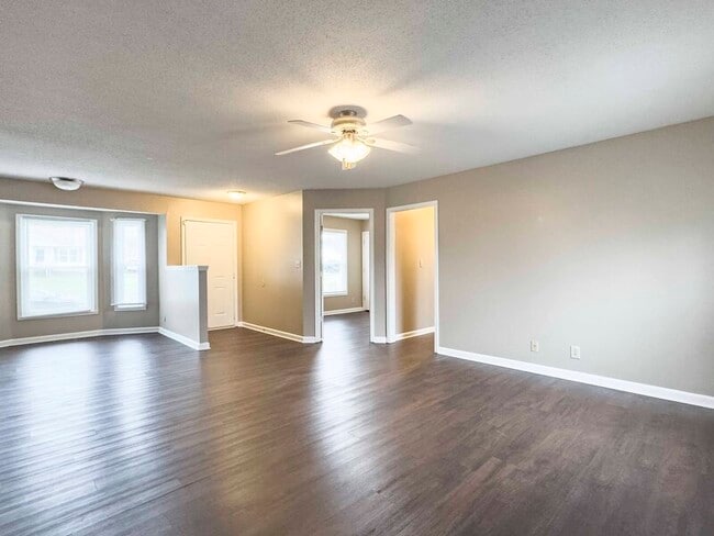 Photo - 587 Joshua Dr