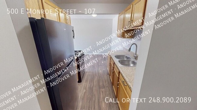 Building Photo - 500 E Monroe St Unit 107