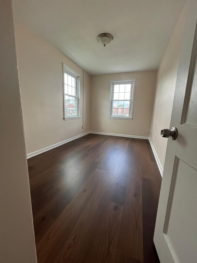 Photo - 7452 Lawrence Rd