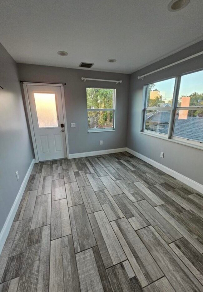 Photo - 322 S L St