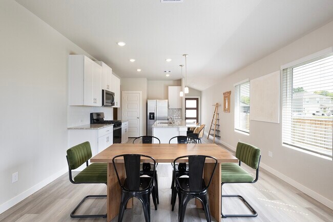 Photo - 5638 Madden Ln