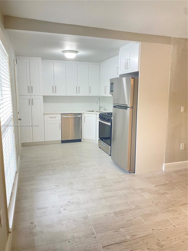 Building Photo - 3245 Virginia St Unit 7 Rental