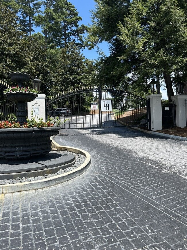 Photo - 3115 Pine Heights Dr NE