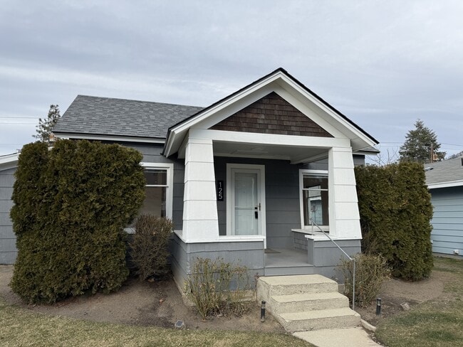 Building Photo - 125 E Allen Ave