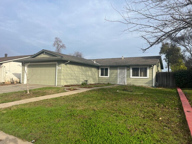 Photo - Cozy 3bed 2 bath in Rosemont area!