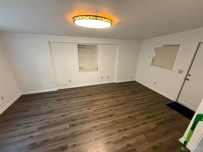 Photo - 27 Cloverland Ct