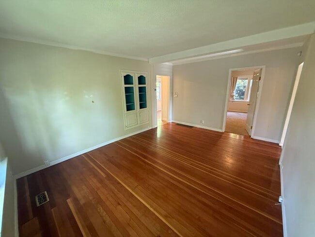 Photo - 249 Victoria Rd