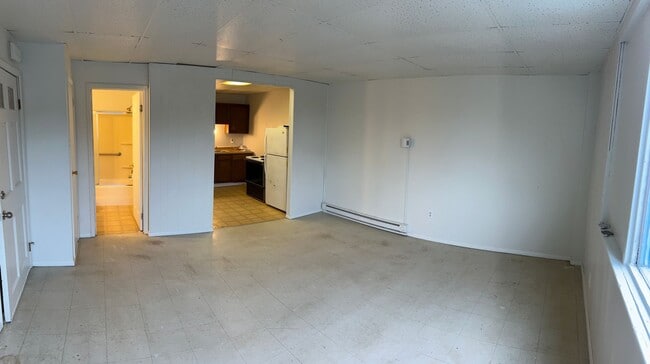 Building Photo - 17 Bessemer Ave Unit Apt #10