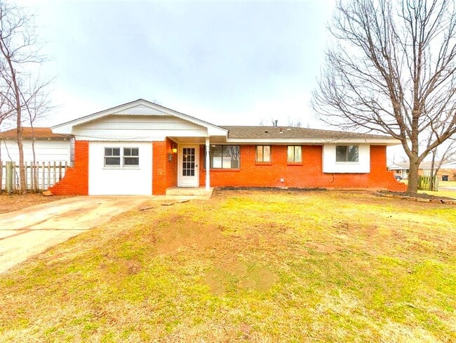 Building Photo - Super 4 Bed 1.5 Bath in the South Gate Addn in Moore, OK