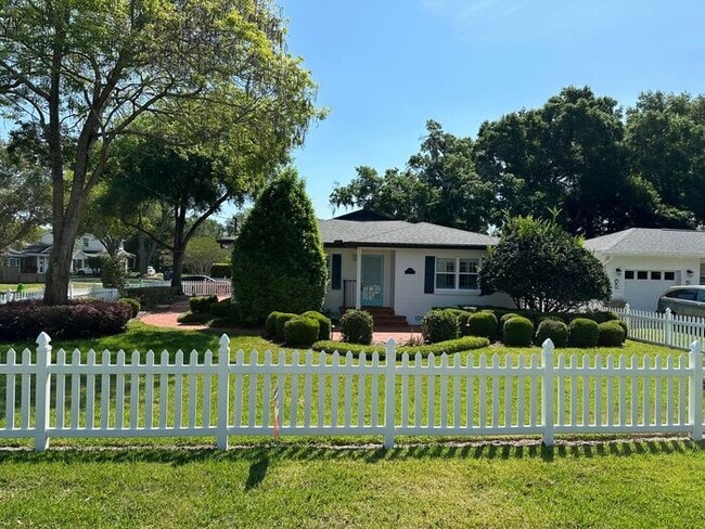 Charming 3 Bed 2 Bath home in the heart of... - Charming 3 Bed 2 Bath home in the heart of...