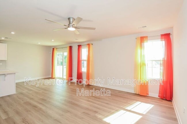 Photo - 185 Oakleigh Dr