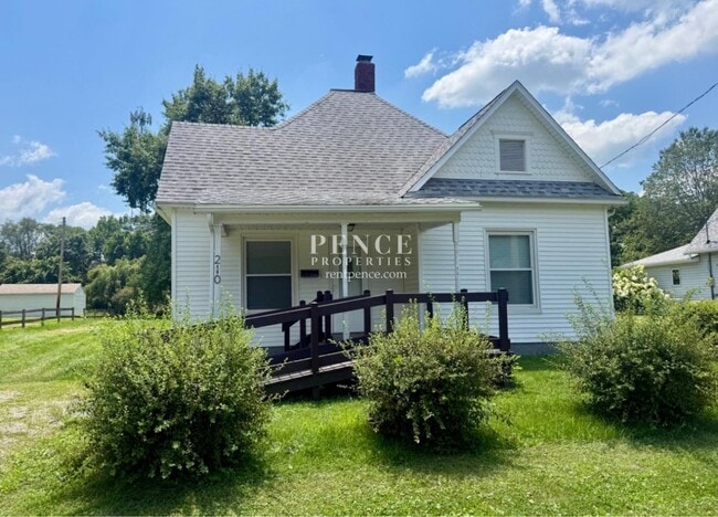 Photo - 210 W 7th St
