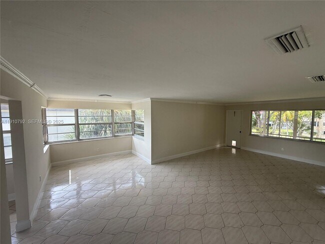 Photo - 1540 NE 191st St Unit 345