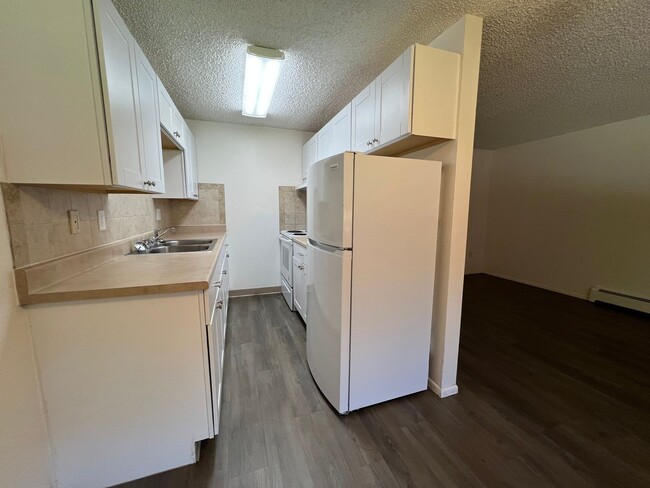Building Photo - 10th Street Square Apartments Unit 10th347