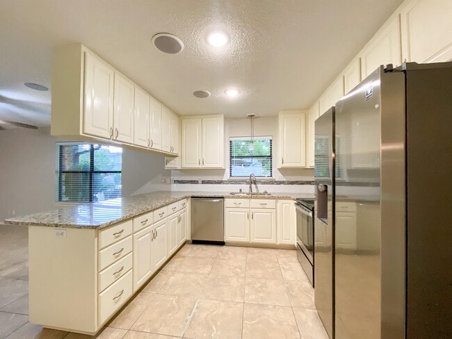 Photo - 610 Creek Dr