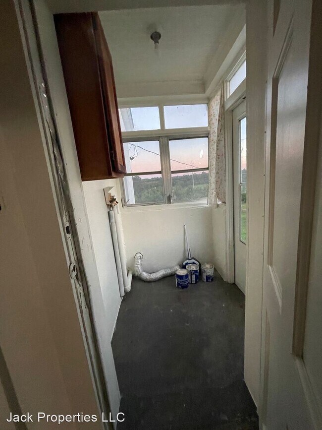 Photo - 2 br, 10 bath House - 1486 E. Poinsett Str...