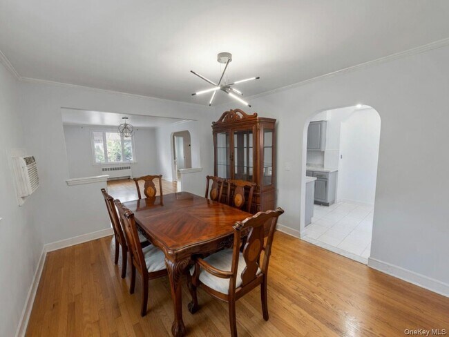 Photo - 1080 Rhinelander Ave