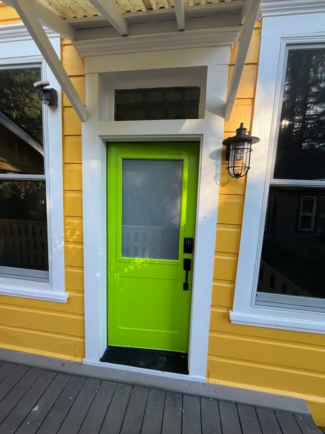 Entrada a la Unidad B - 663 Tupper St